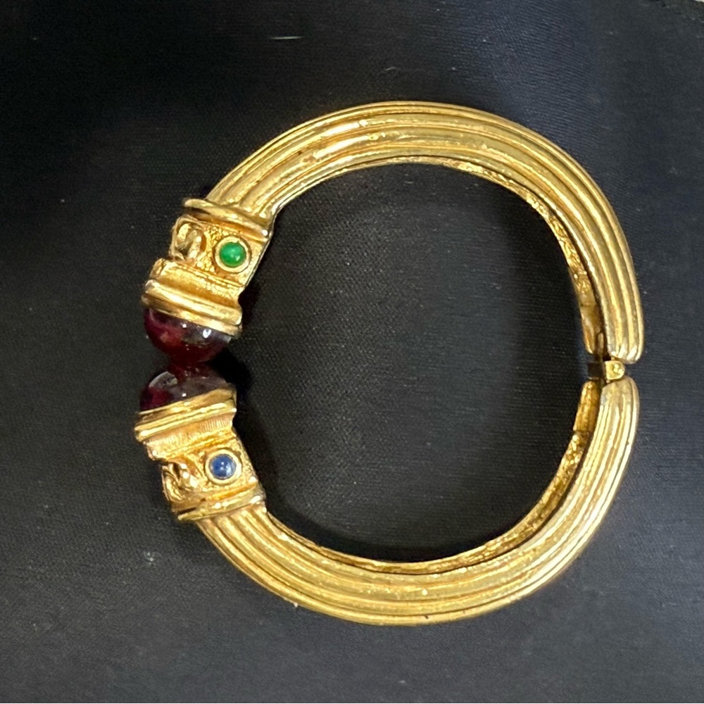 Elegant Gold Tone and Gemstone Women's Bracelet